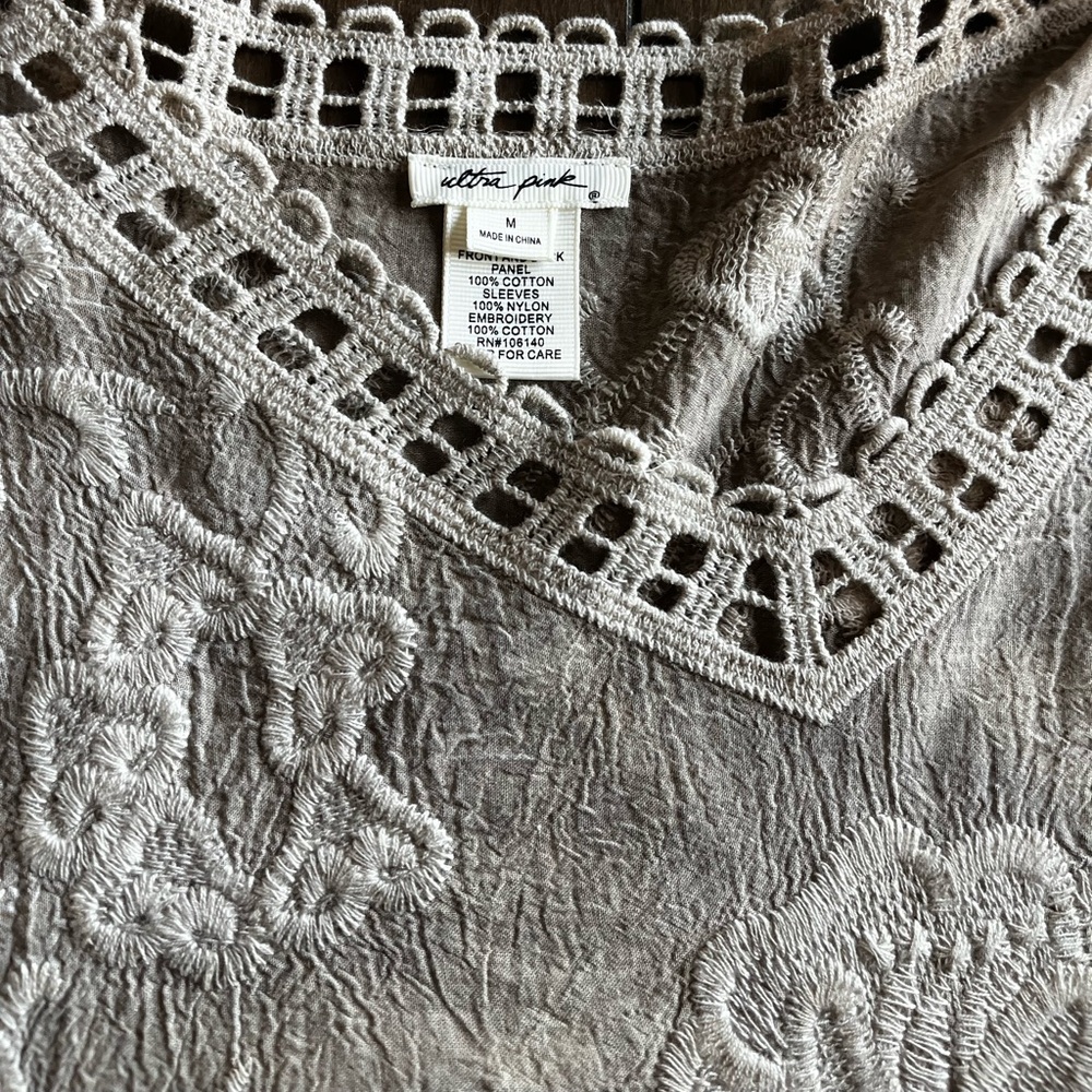 Ultra Pink Cotton lace boho blouse - Picture 3 of 3